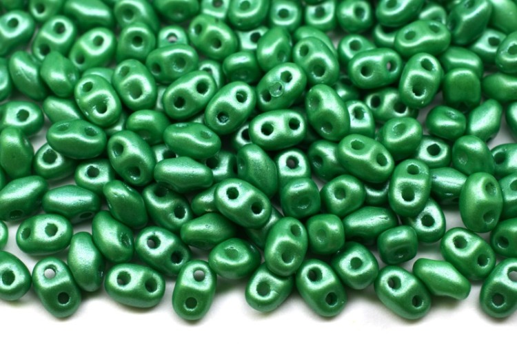 Бусины MiniDuo 2х4мм, отверстие 0,7мм, цвет 02010/24010 зеленый непрозрачный жемчужный, 707-033, 5г (около 115шт) Бусины MiniDuo 2х4мм, отверстие 0,7мм, цвет 02010/24010 зеленый непрозрачный жемчужный, 707-033, 5г (около 115шт)